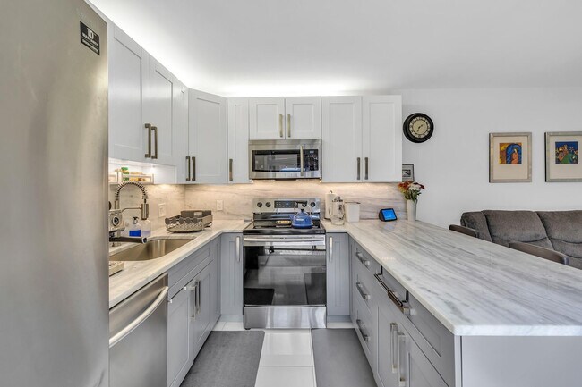 Building Photo - 2776 SW 15th St