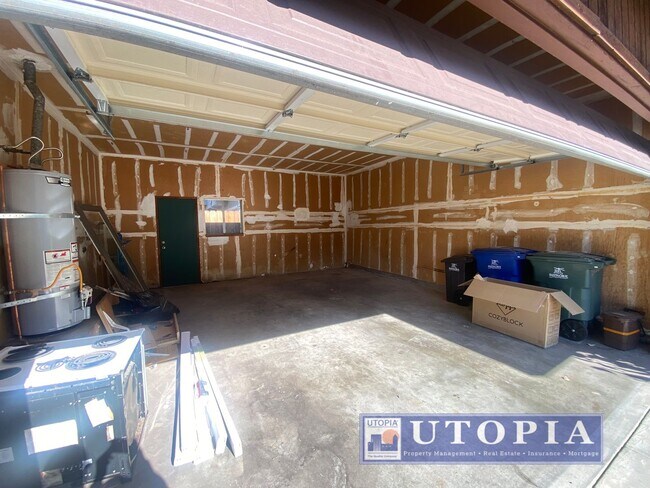 Building Photo - 136 Market St