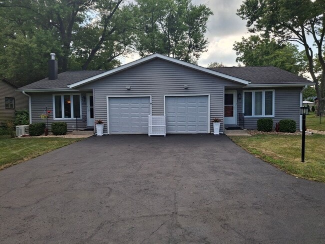 Primary Photo - 5327 N Sheridan Rd