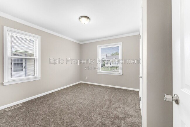Building Photo - 12985 Walnut St
