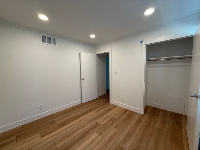Building Photo - Newly Updated Condo in SLC!