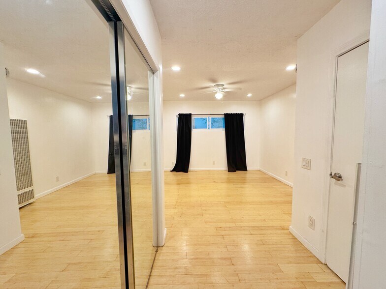 Building Photo - 132 Galleon St