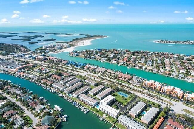 Building Photo - 719 Pinellas Bayway S