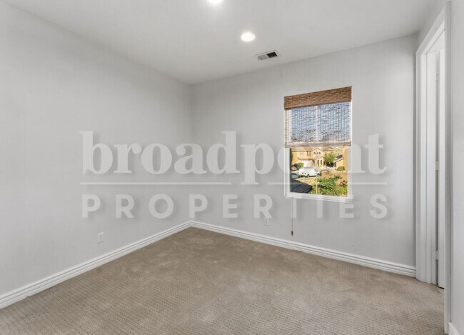 Building Photo - 1672 N Las Flores Dr