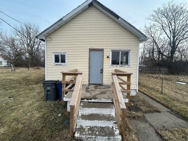 Building Photo - Cozy 2 Bedroom Home Near South Toledo Neighborhood