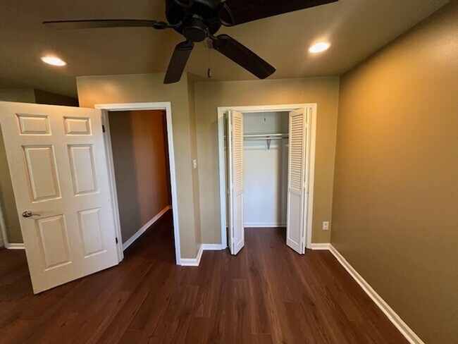 Building Photo - Elegant Colonial Style 2 Bedroom 2 and a half Bathroom Townhome in Little Rock