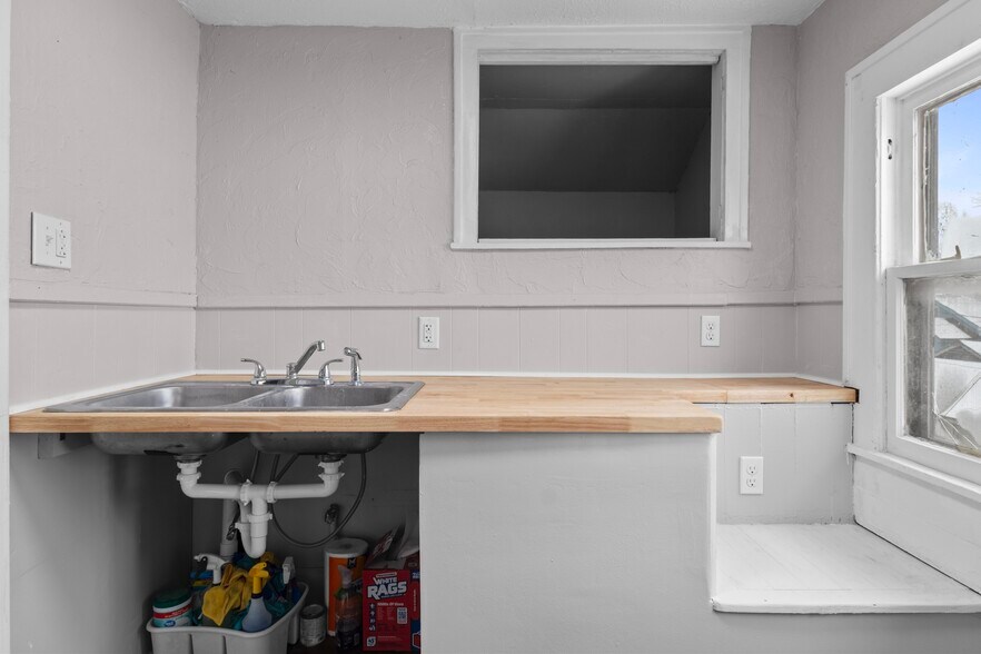 Building Photo - 1412 Arrow Ave