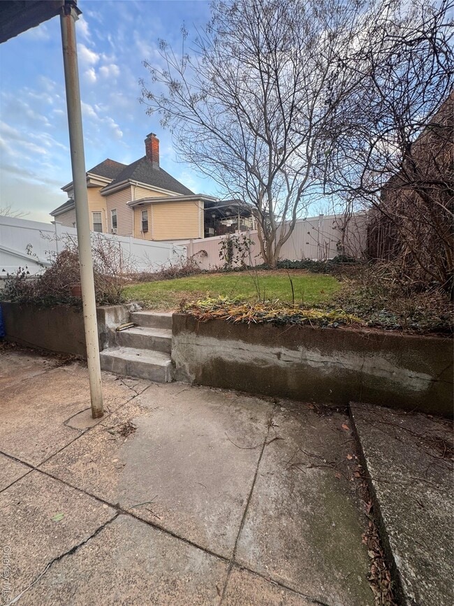 Building Photo - 516 Morris Park Ave