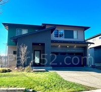 Building Photo - Beautiful Tri-Level 3 Bedroom Home in University Place