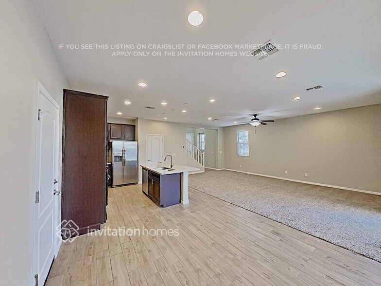 Building Photo - 9731 E Axle Ave