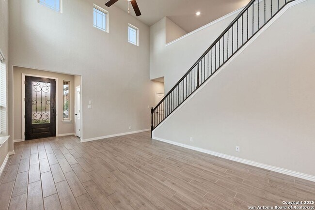 Building Photo - 2058 Egret Ave