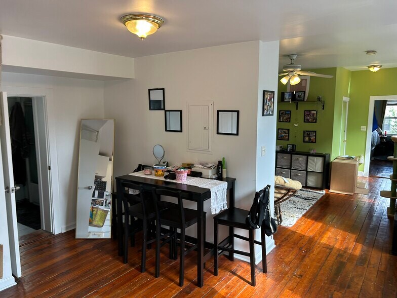 Building Photo - 3001 Huntingdon Ave