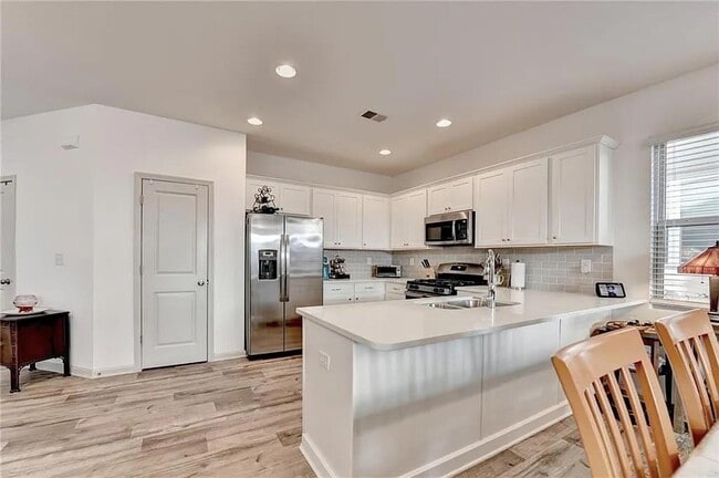 Building Photo - 27 Wesley Way