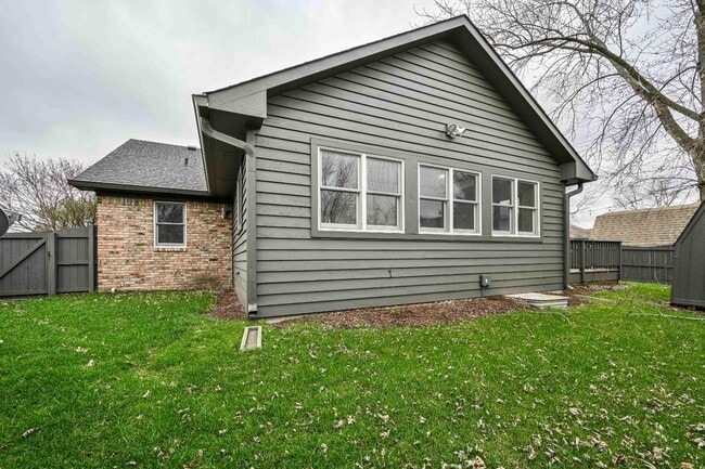 Building Photo - 1108 Redwood Dr