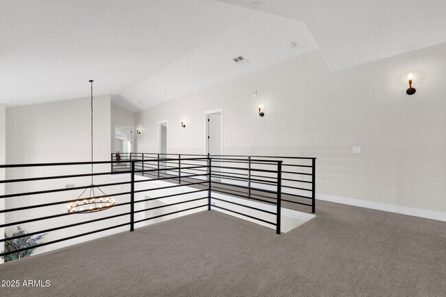 Building Photo - 856 W Quail Cir