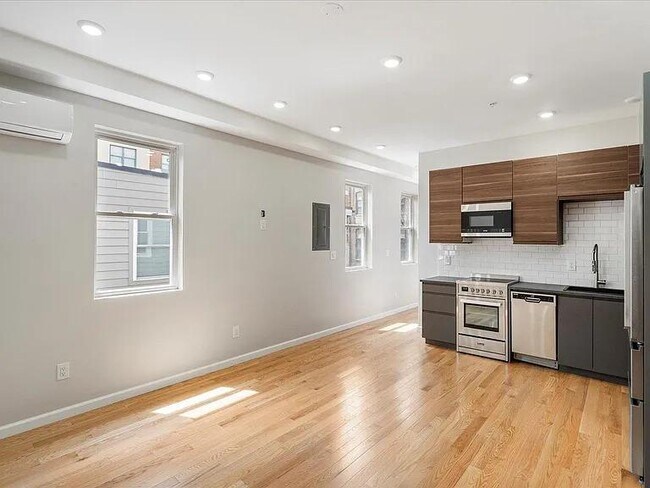 Building Photo - 334 St Paul St