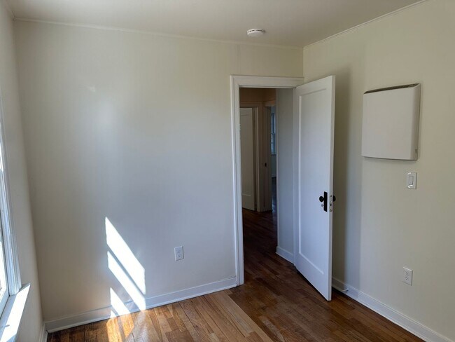 Building Photo - Updated 4 bedroom home on a huge lot!