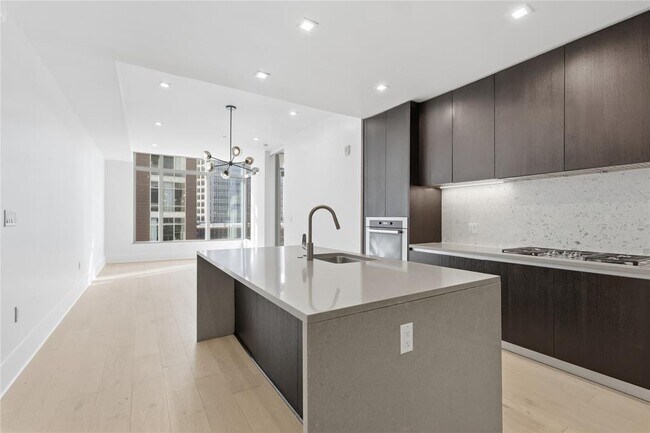 Building Photo - 501 West Ave