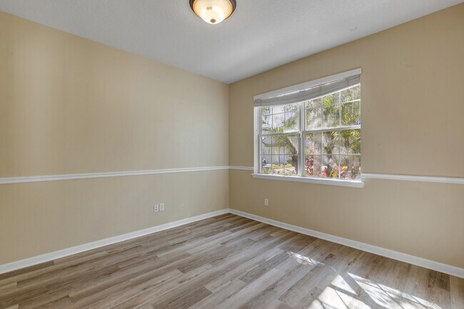 Building Photo - 627 Aeolian Dr