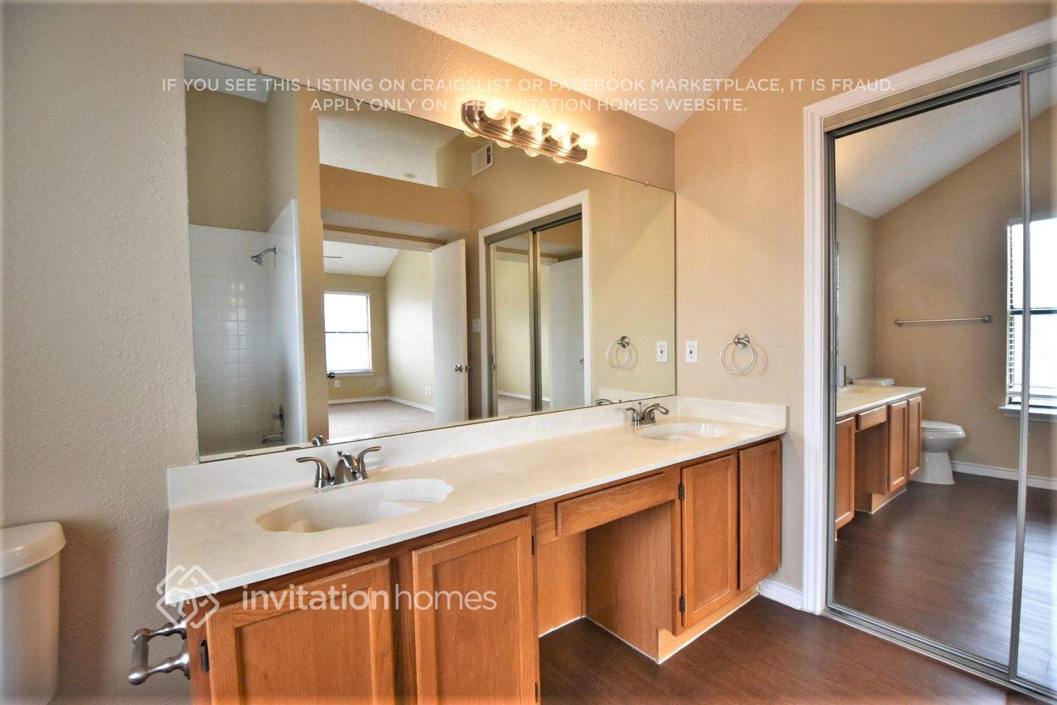 Building Photo - 2513 Livingston Ln