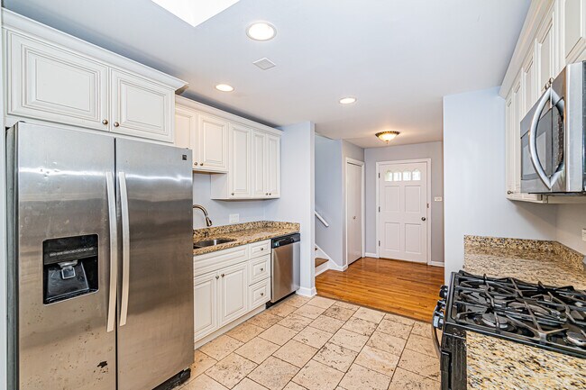 Building Photo - 1767 E Cree Ln