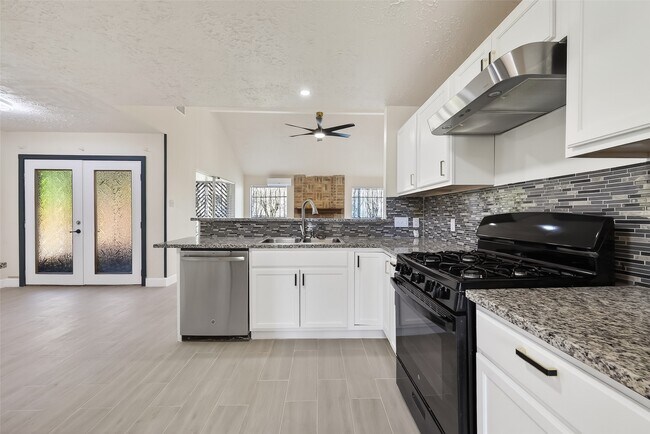 Building Photo - 7534 8 Willows Rd