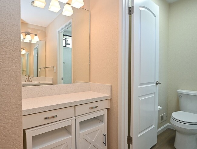Building Photo - $3190 -- Beautifully Remodeled Townhome in...