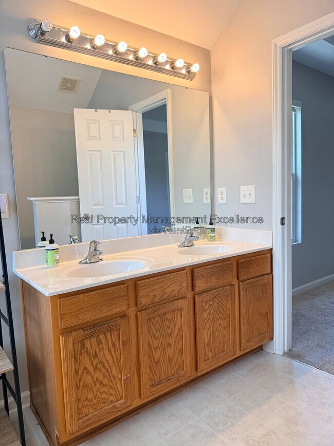 Building Photo - 3446 Ferdilah Ln