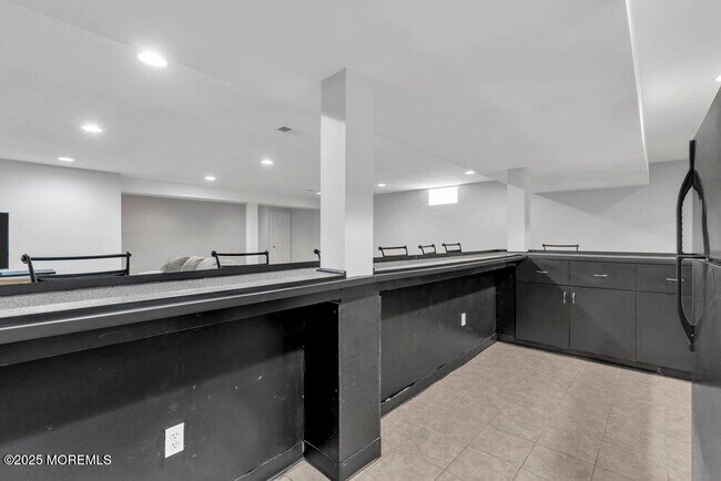 Building Photo - 17 Trumbull Ct