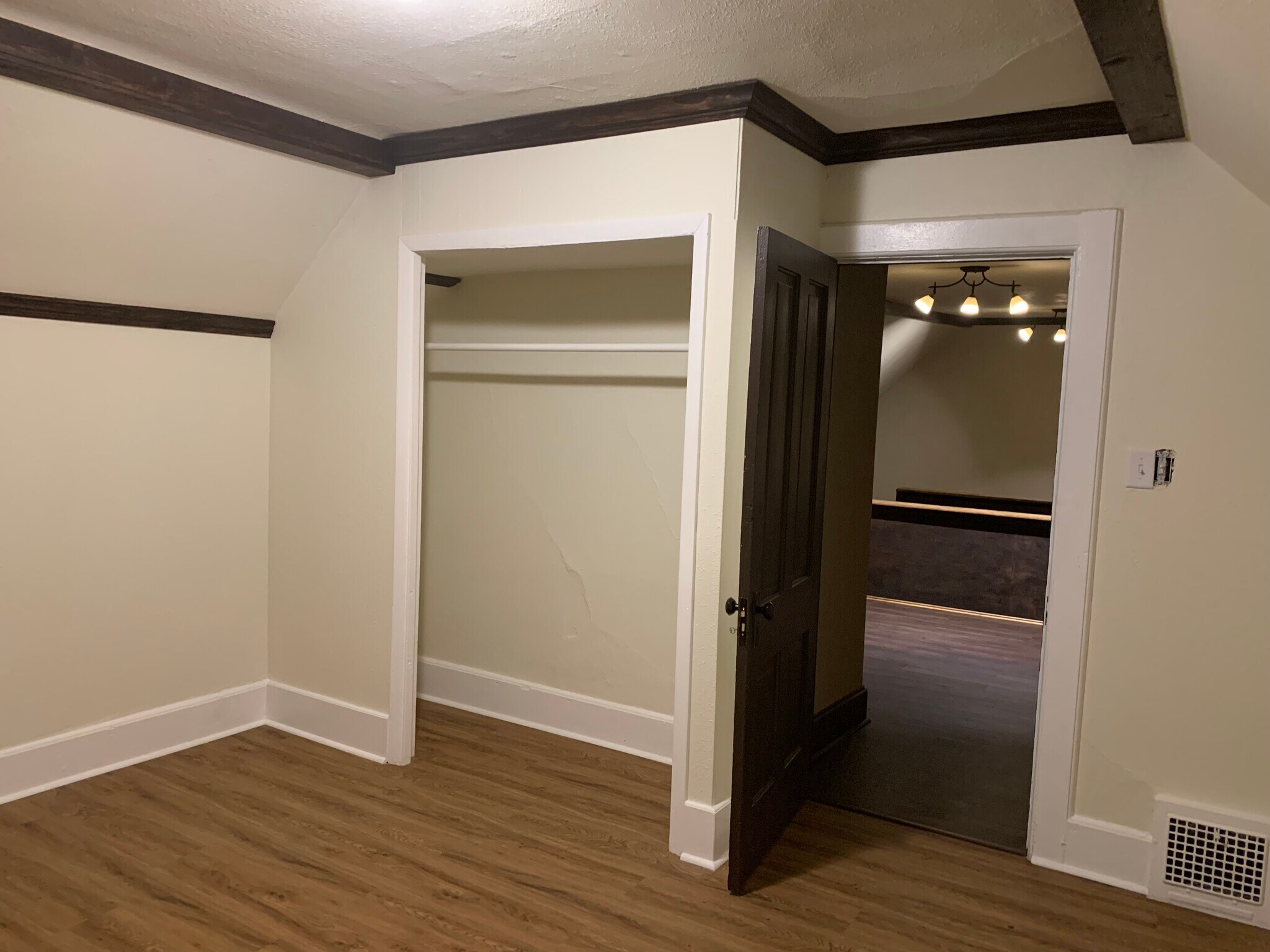 Building Photo - 318 N 41st St