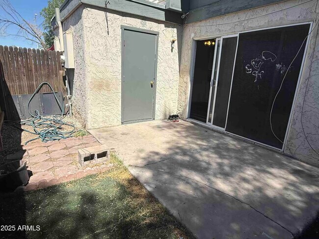 Building Photo - 5921 W Golden Ln