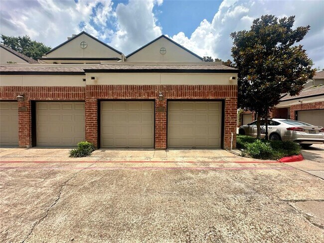 Building Photo - 2486 Bering Dr
