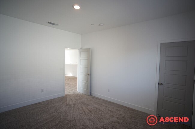 Building Photo - Stunning 5BD/4BA Home in Gossamer Grove — Solar, Modern Finishes, Nearly 3,000 Sq Ft & Pets Welcome!