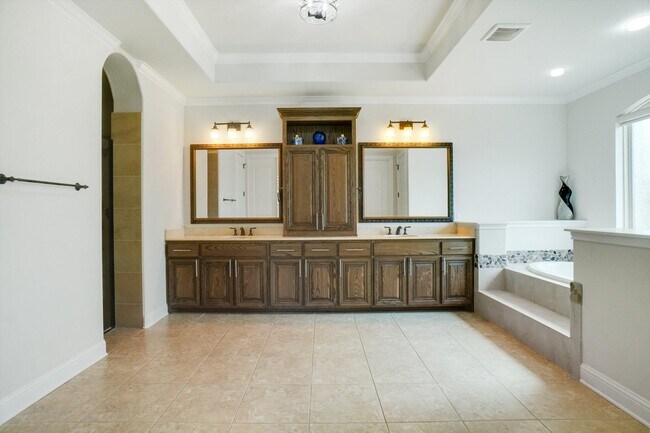 Building Photo - 2404 Palmetto Way