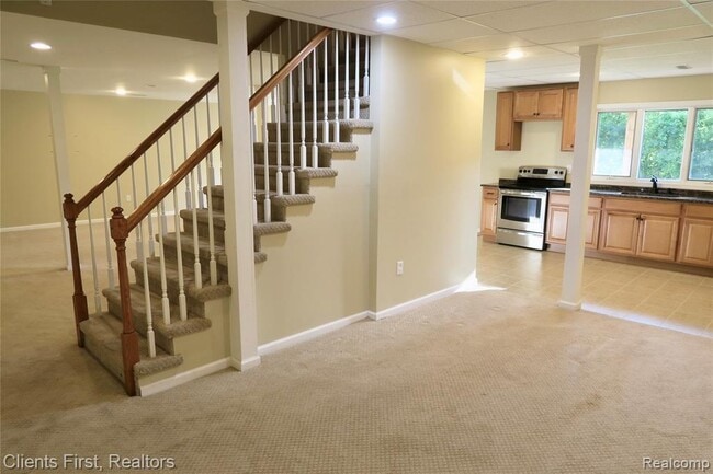 Building Photo - 7233 Oakwood Dr