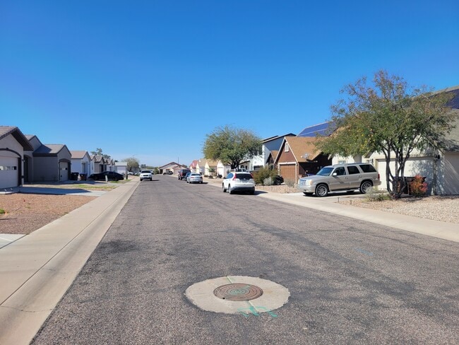 Building Photo - 564 W 12th St