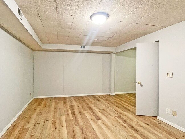 Building Photo - Spacious End-Unit Townhome with Fireplace, Family Room, 2-car Garage, Community Pool & Playground...