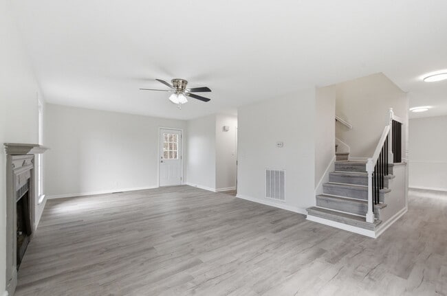 Building Photo - 212 Old Columbia Rd