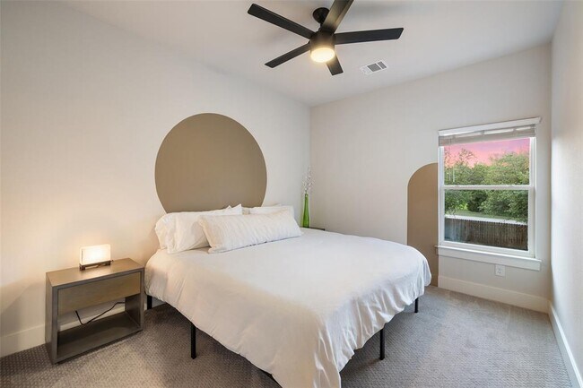 Building Photo - 22218 Briarcliff Dr