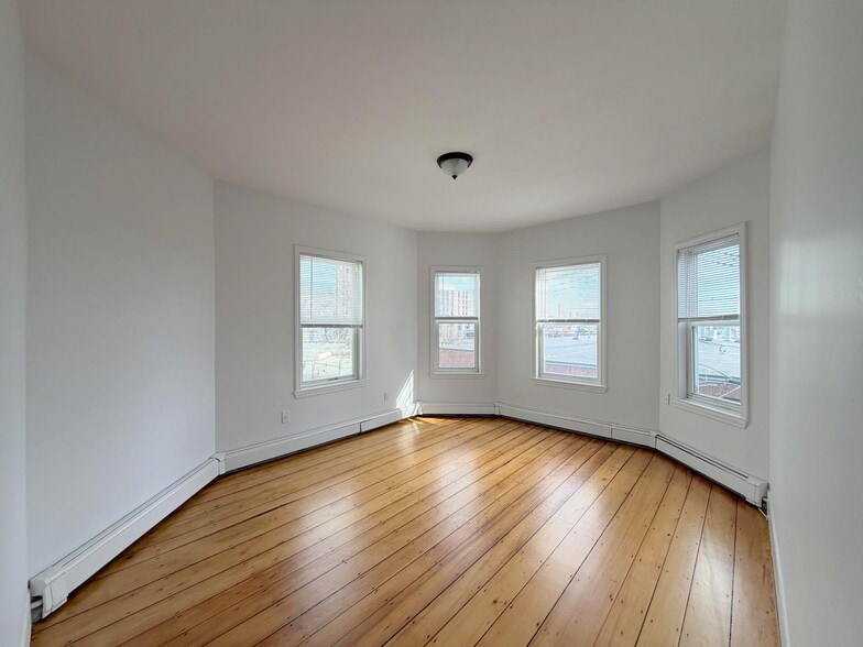 Building Photo - 61 Webster Ave