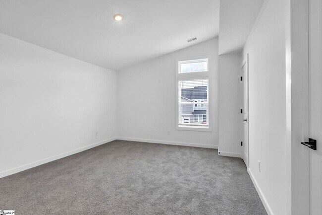 Building Photo - 1250 Westgate Vlg Dr