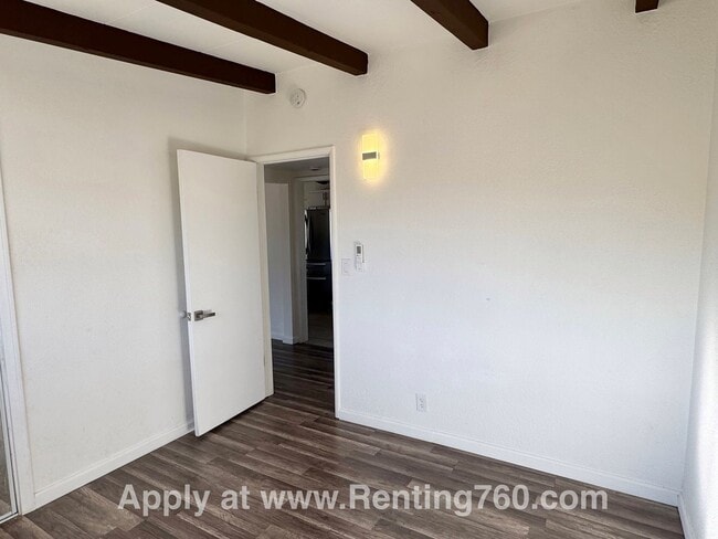 Building Photo - Updated 4 Bed 2 Bath Home!