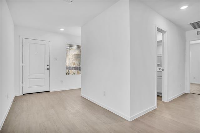 Building Photo - 2022 Shady Oaks Dr