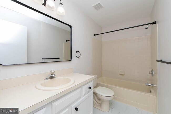 Building Photo - 3604 Aberdeen Ln
