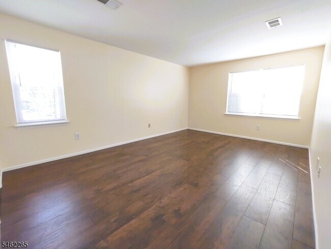 Building Photo - 1807 Green Hollow Dr