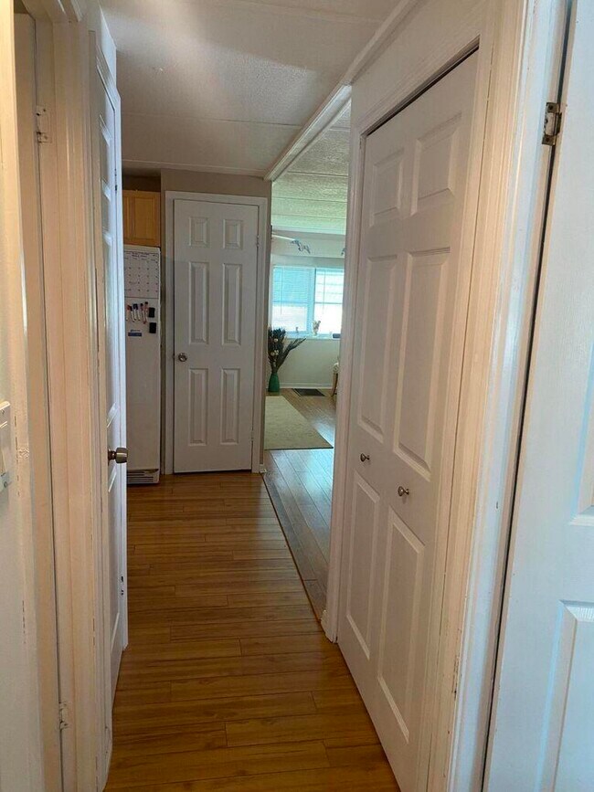 Building Photo - 17 Madrid Ln