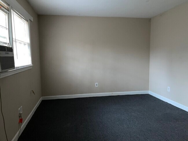 Building Photo - 2000 Patio Ct