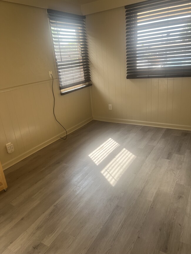 Building Photo - 4721 Pomona Ave