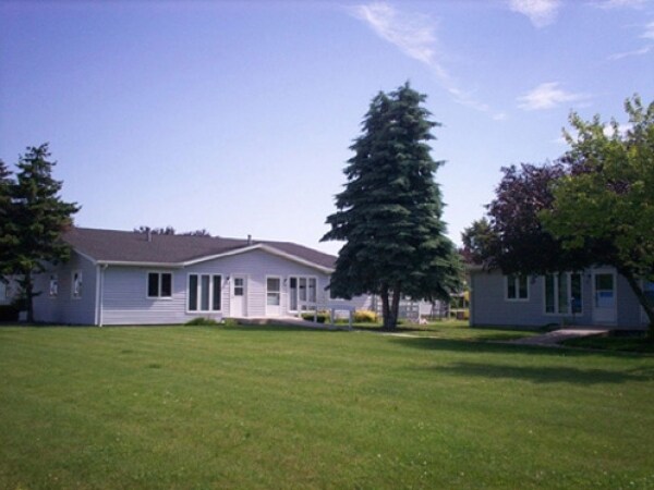 Primary Photo - Country Gardens II Apartments