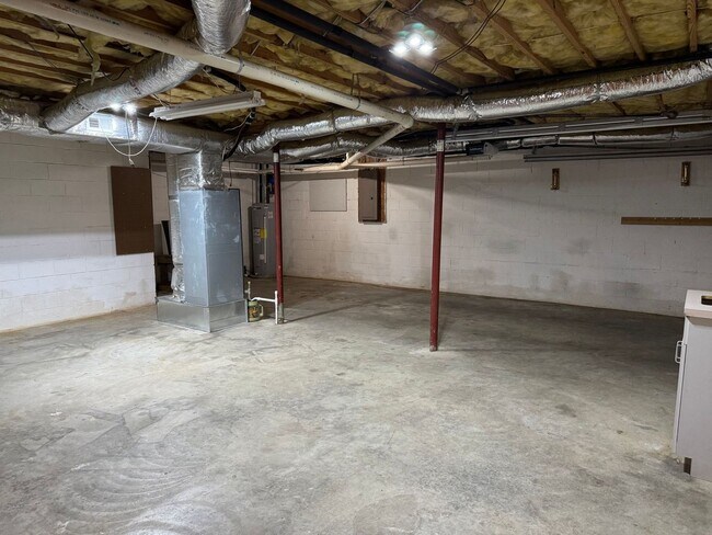 Building Photo - Sango! 3 Bed/2.5 Bath with unfinished basement! Great for Commuters to Nashville!